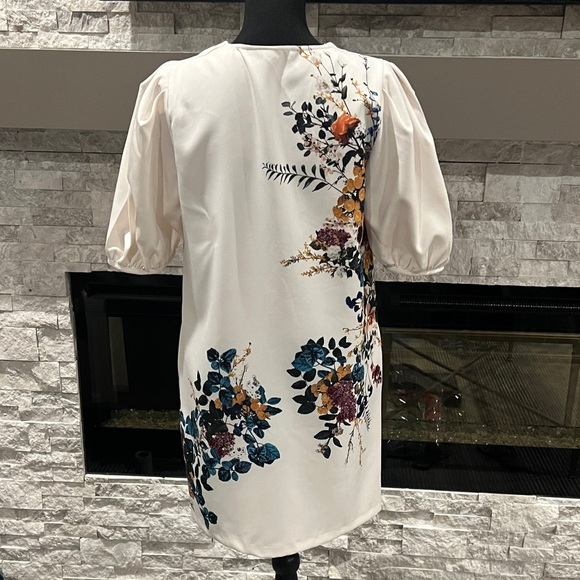 Zara Floral V-Neck mini Dress with Puff Sleeves size Medium - Picture 2 of 16